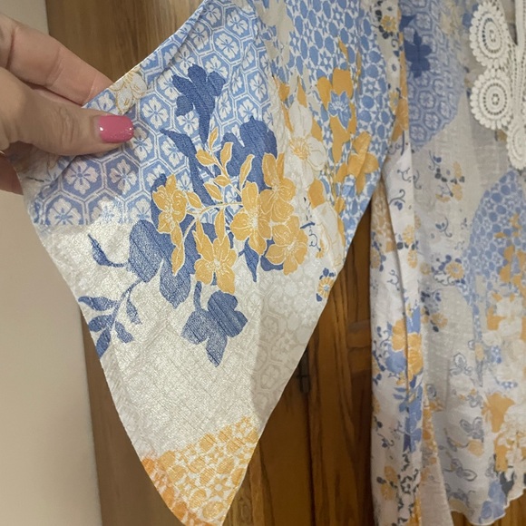 Plus 1x top handkerchief hem top - Picture 3 of 13